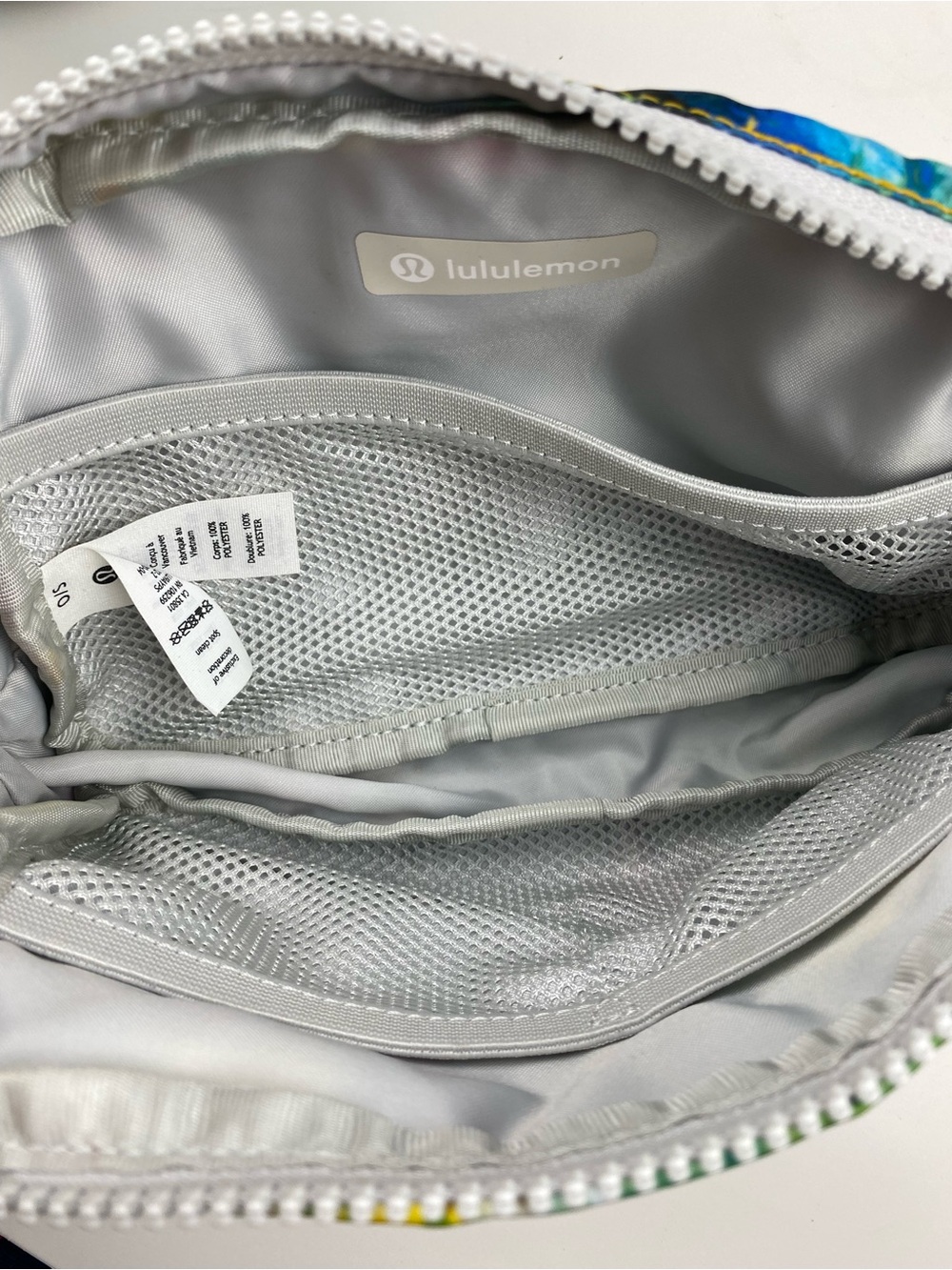 Lululemon Everywhere Belt Bag No Limits White Multicolor Tie Dye - Picture 9 of 9